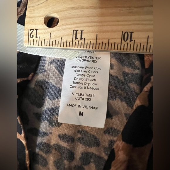 Women’s Size Medium Leopard Print Sleeveless Top NWOT - Picture 3 of 8